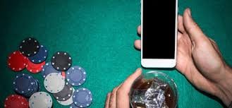 viptoto login mobile app showing Piala AFF match odds and Dragon Tiger live-dealer table